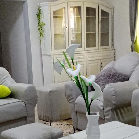 Appart meublé le Dakota Yaounde Bagian luar foto