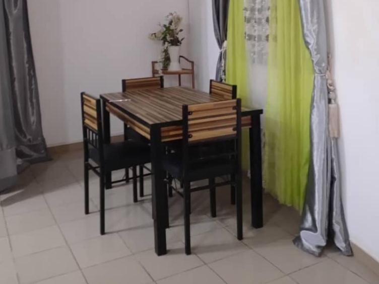 Appart meublé le Dakota Yaounde Bagian luar foto